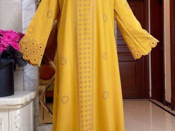 Abaya Amarilla con Bordado