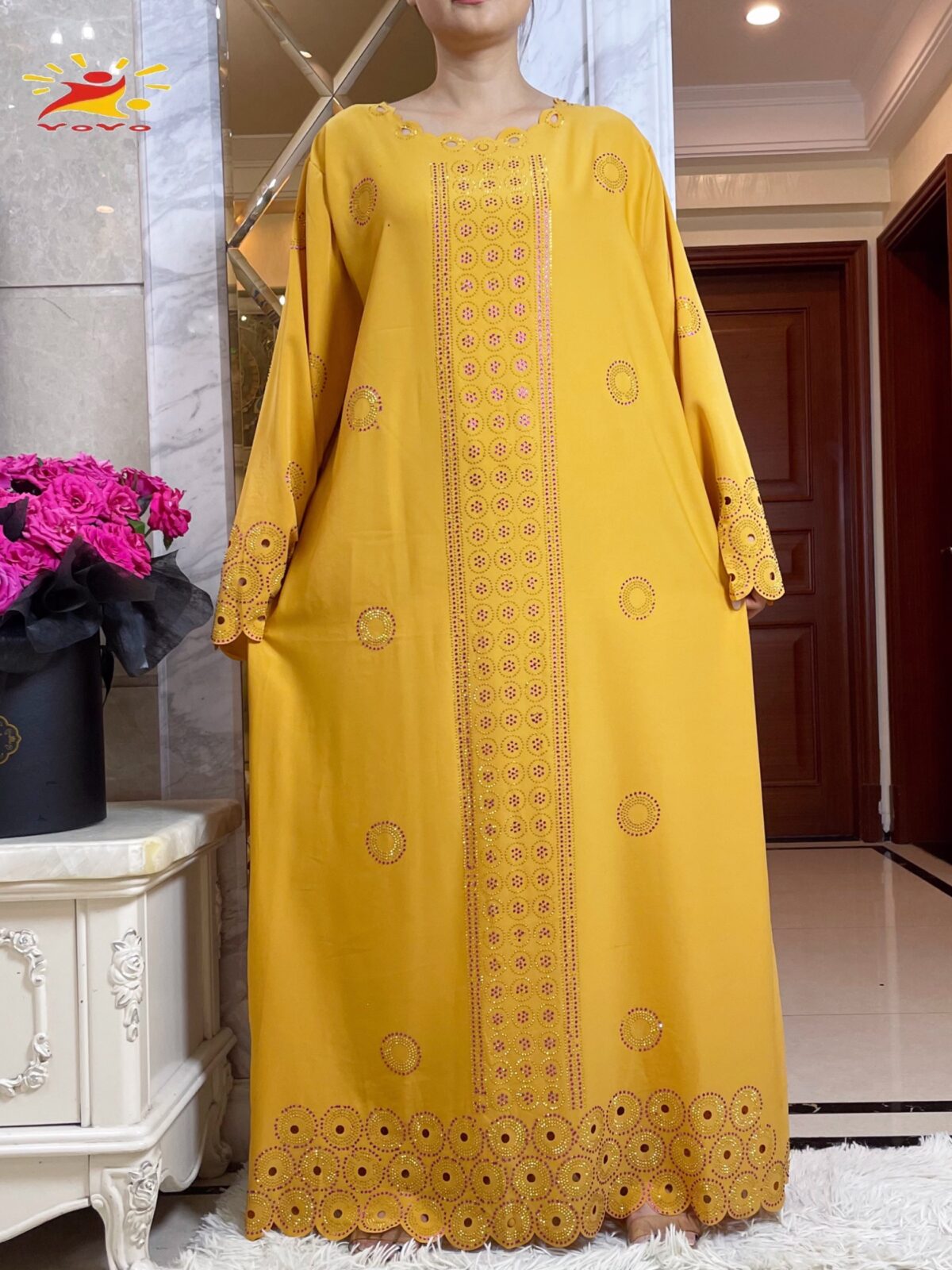 Abaya Amarilla con Bordado