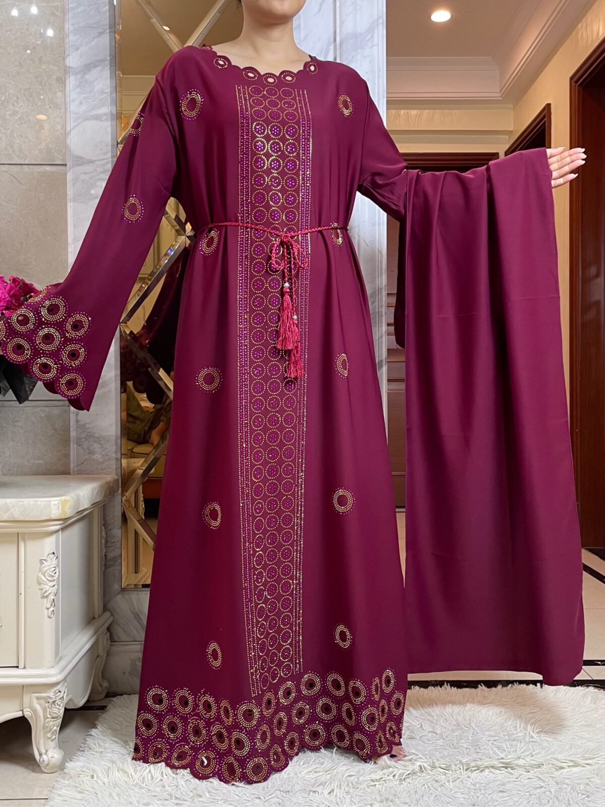 Abaya Granate con Bordado