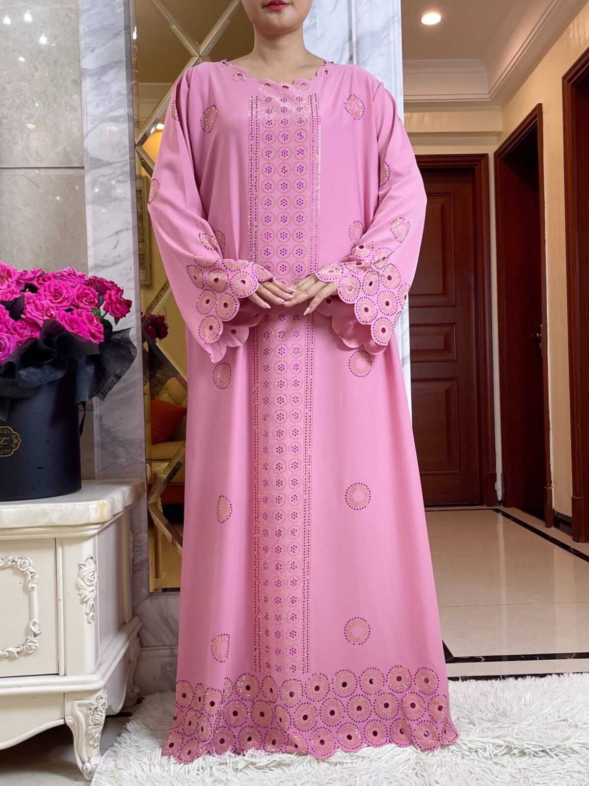 Abaya Rosa con Bordado