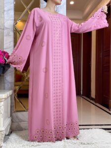 Abaya Rosa con Bordado