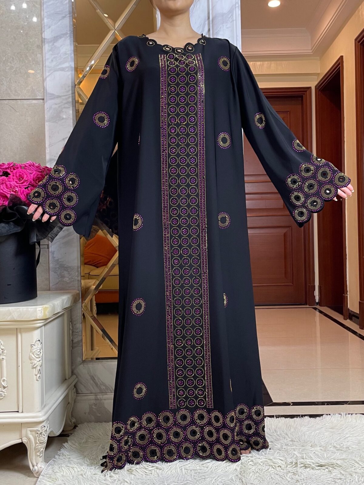 Abaya Negra con Bordado