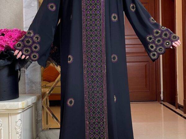 Abaya Negra con Bordado