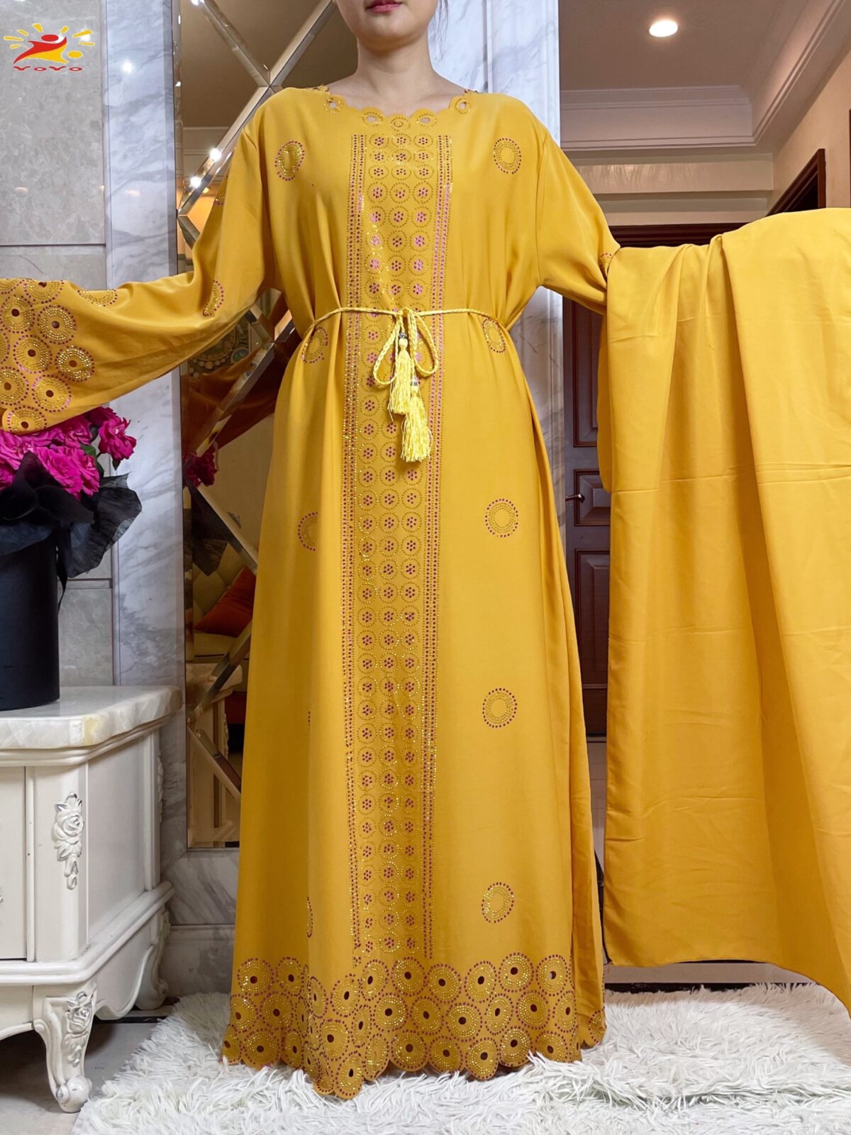 Abaya Amarilla con Bordado