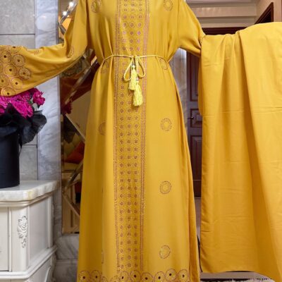 Abaya Amarilla con Bordado