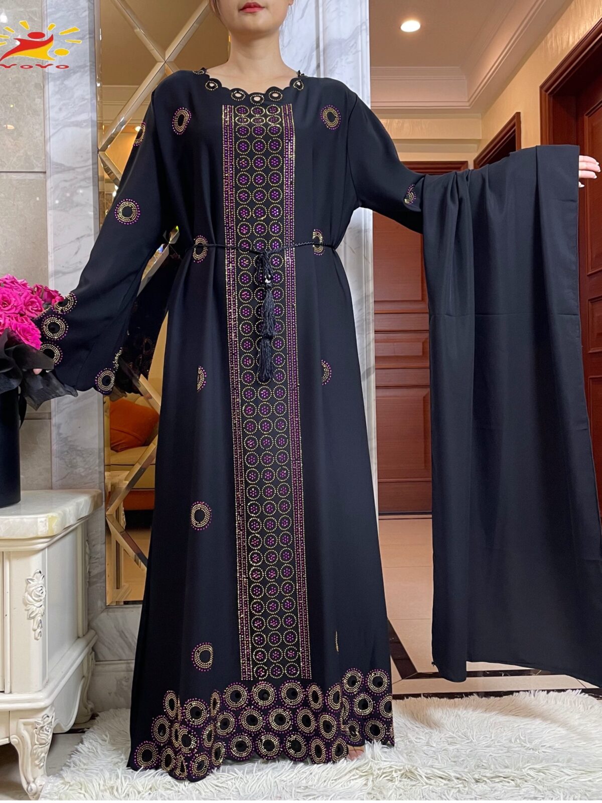 Abaya Negra con Bordado