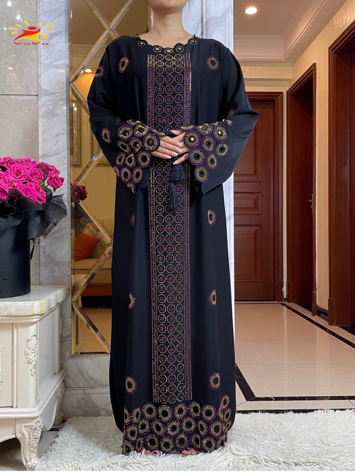 Abaya Negra con Bordado