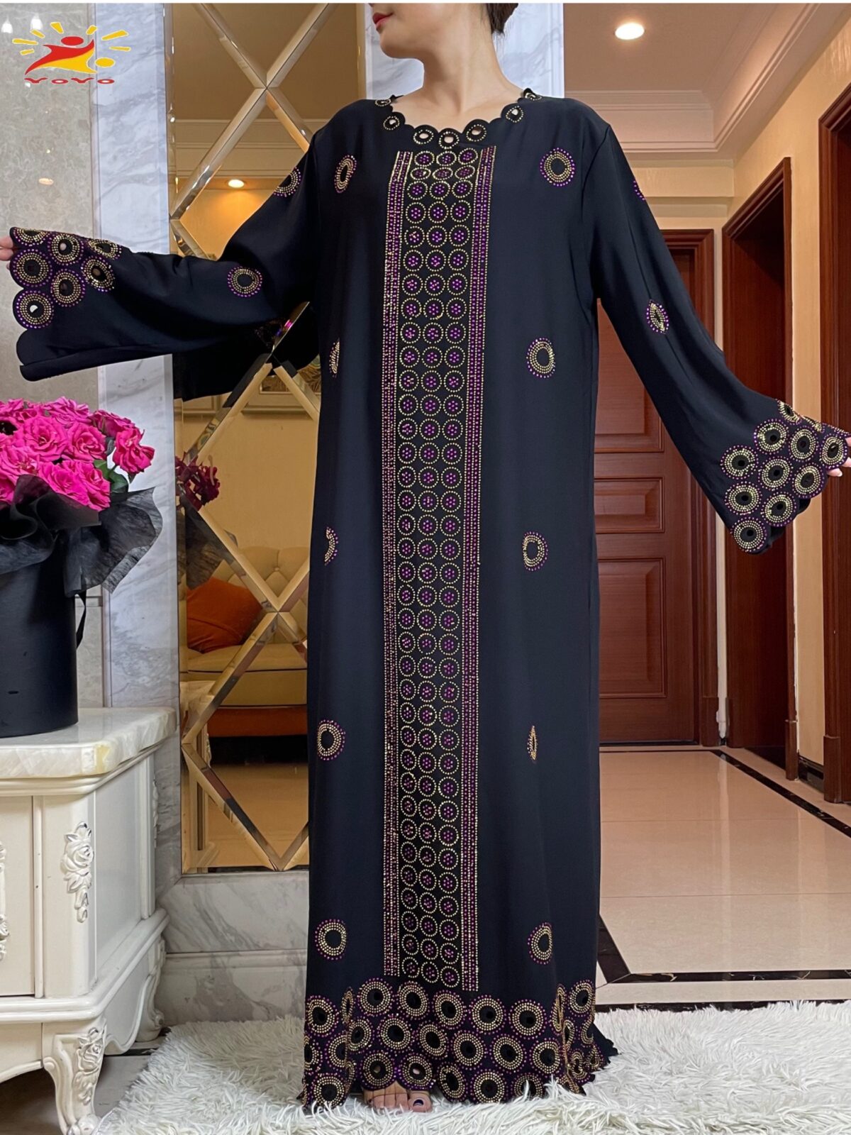Abaya Negra con Bordado